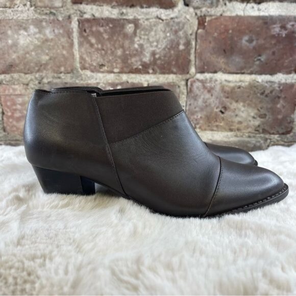 NWT Vionic '326 Point' Light Brown Pointed Toe Ankle Bootie Sz 6 - Picture 1 of 9